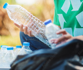 サンケイの取り組み｜ペットボトルを分別してリサイクルする様子